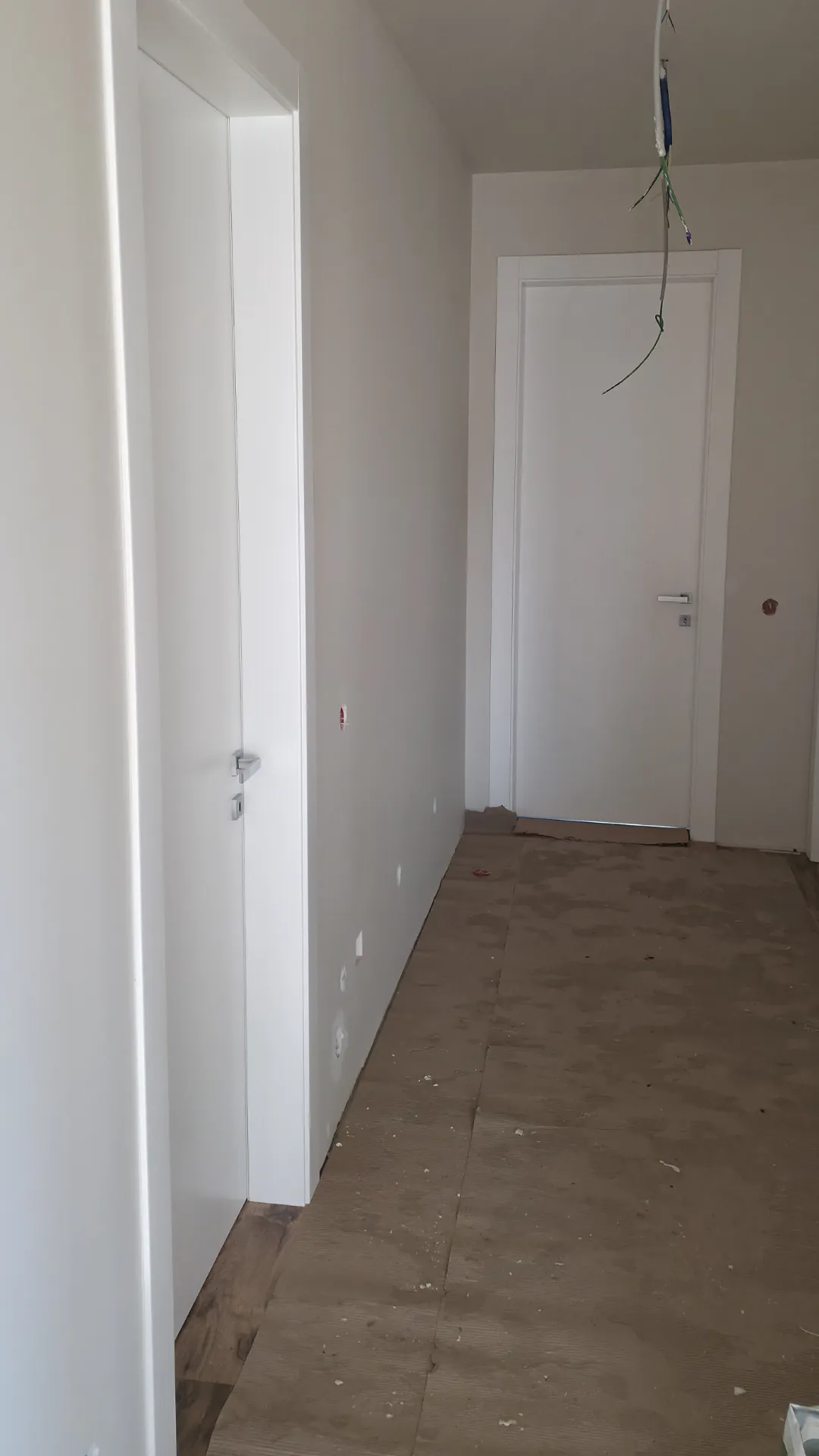 Porta interna installata in appartamento in ristrutturazione