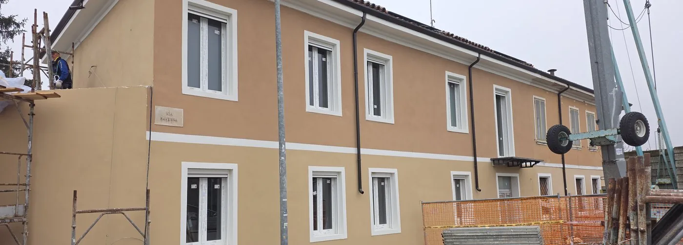 Palazzina con nuovi infissi installati
