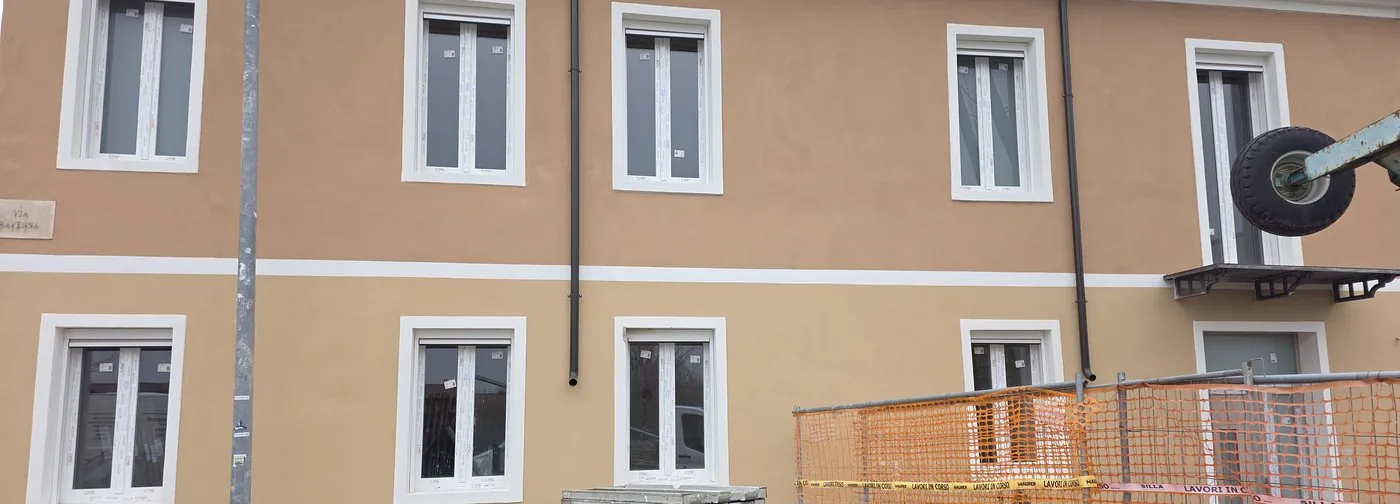Facciata con serramenti nuovi